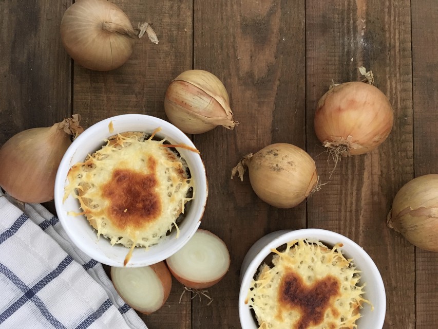 Soupe à l'oignon/ Cibulová polévka